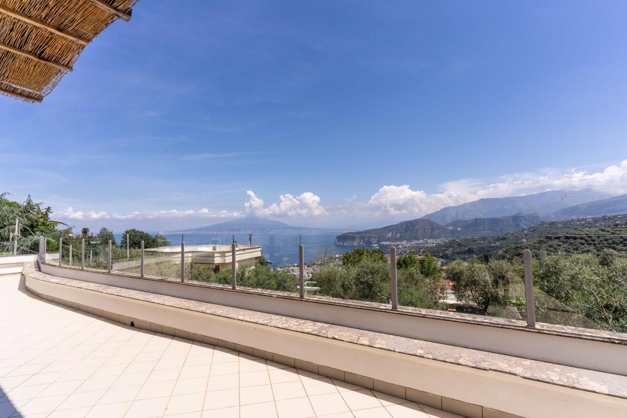 Villa Milena Modern Elegance Views And Guest Services ซอร์เรนโต ภายนอก รูปภาพ